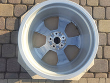 Laden Sie das Bild in den Galerie-Viewer, 1x Alufelge 18 Zoll 8.0&quot; 5x112 46ET 8Y0601025J Audi A3 Rim Wheel