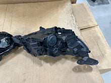 Laden Sie das Bild in den Galerie-Viewer, Frontscheinwerfer Peugeot 2008 208 II 9833036180 LED Rechts oder Links