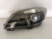 Laden Sie das Bild in den Galerie-Viewer, Frontscheinwerfer Skoda Fabia II Roomster 10-14R Links Scheinwerfer Headlight SCH1399979487if