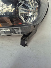 Laden Sie das Bild in den Galerie-Viewer, Frontscheinwerfer Ford Ranger EB3B-13W030 Links Scheinwerfer Headlight SCH5569978675kl
