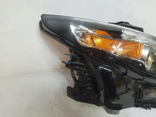 Laden Sie das Bild in den Galerie-Viewer, Frontscheinwerfer Mazda 3 B0JH-51030 Ein Stück (Rechts oder Links) Headlight