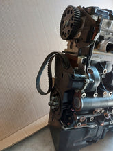 Load image into Gallery viewer, Motor Audi Q5 DETA 2.0 TDI 190PS 140kW 64TKm Diesel Engine Unkomplett