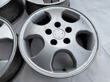 Laden Sie das Bild in den Galerie-Viewer, 4x Alufelge 15 Zoll 6.0&quot; 5x110 49ET Glanz Silber Opel Astra Rim Wheel