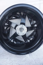 Load image into Gallery viewer, 1x Alufelge 19 Zoll 7.5" 5x114.3 35ET Glanz Schwarz 403007989 Alpine II Captur FEL9098724499kg