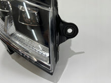 Laden Sie das Bild in den Galerie-Viewer, Frontscheinwerfer VW T7 7L1941036B Full LED Rechts Scheinwerfer Headlight