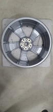Load image into Gallery viewer, 1x Alufelge 18 Zoll 7.5" 5x108 49ET Glanz Grau YP00180480 Opel Grandland X FEL5539046300vp