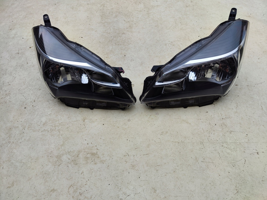 Frontscheinwerfer Toyota Yaris 81110-0D35006 Ein Stück (Rechts oder Links)