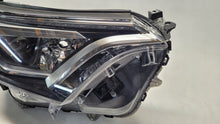 Laden Sie das Bild in den Galerie-Viewer, Frontscheinwerfer Toyota Rav IV LED Rechts Scheinwerfer Headlight