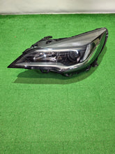 Laden Sie das Bild in den Galerie-Viewer, Frontscheinwerfer Opel Astra 662588537 39081892 Links Scheinwerfer Headlight SCH6798037068ok