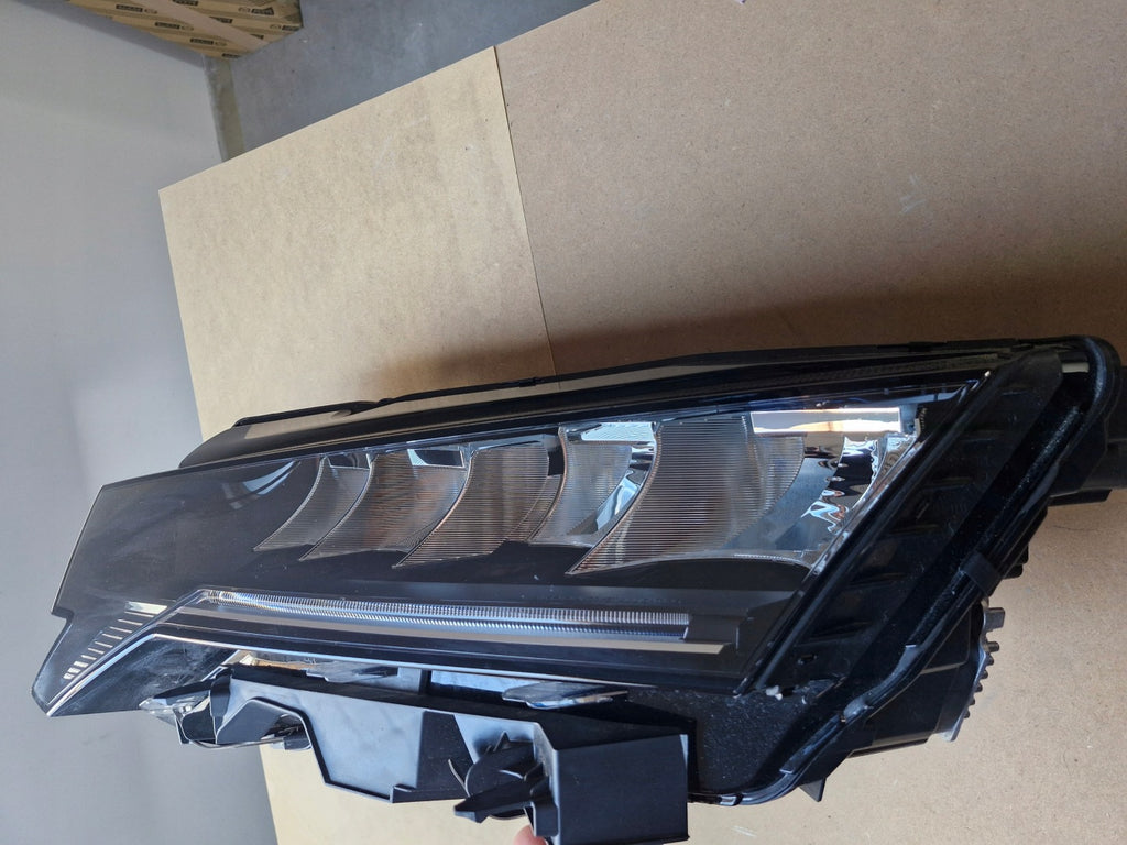 Frontscheinwerfer Skoda Octavia IV 5E4941009 LED Links Scheinwerfer Headlight SCH8933979281et
