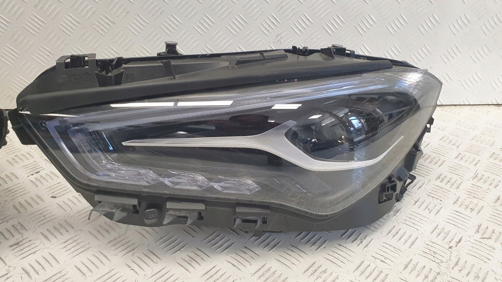 Frontscheinwerfer Mercedes-Benz Cla A1189060801 A1189060701 Ein Satz Headlight SCH2947900205rh
