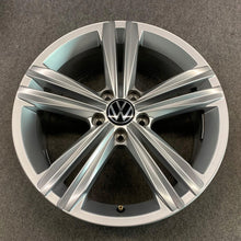 Laden Sie das Bild in den Galerie-Viewer, 1x Alufelge 18 Zoll 7.0" 5x112 43ET Glanz Silber 5NA601025AQ VW Tiguan Rim Wheel FEL9104739207ny