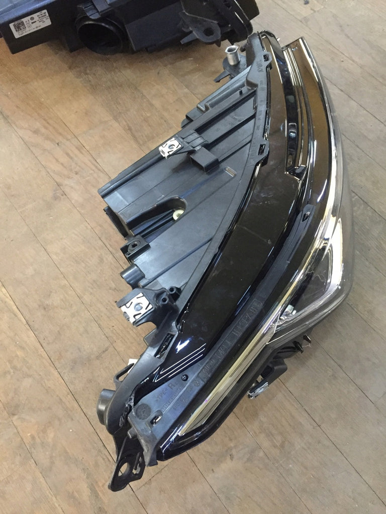 Frontscheinwerfer VW Golf VIII 5H1941005 5H1194006 Ein Stück (Rechts oder Links) SCH2010428187kd