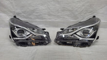Load image into Gallery viewer, Frontscheinwerfer Toyota Yaris Rechts Scheinwerfer Headlight