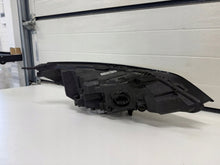 Laden Sie das Bild in den Galerie-Viewer, Frontscheinwerfer Opel Astra 39111149 Links Scheinwerfer Headlight SCH4774957488tp