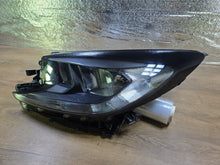 Laden Sie das Bild in den Galerie-Viewer, Frontscheinwerfer Toyota Aygo X Links Scheinwerfer Headlight SCH8957887326uu