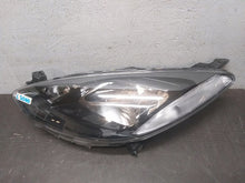 Laden Sie das Bild in den Galerie-Viewer, Frontscheinwerfer Mazda II Links Scheinwerfer Headlight