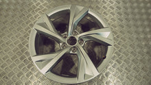 Laden Sie das Bild in den Galerie-Viewer, 1x Alufelge 18 Zoll 8.0" 5x112 40ET Glanz Silber 8W0601025EJ Audi A4 B9 FEL8732081167op