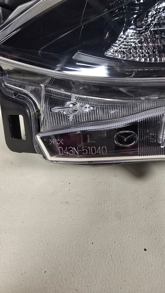 Frontscheinwerfer Mazda II D43N-51040 Full LED Ein Stück (Rechts oder Links)