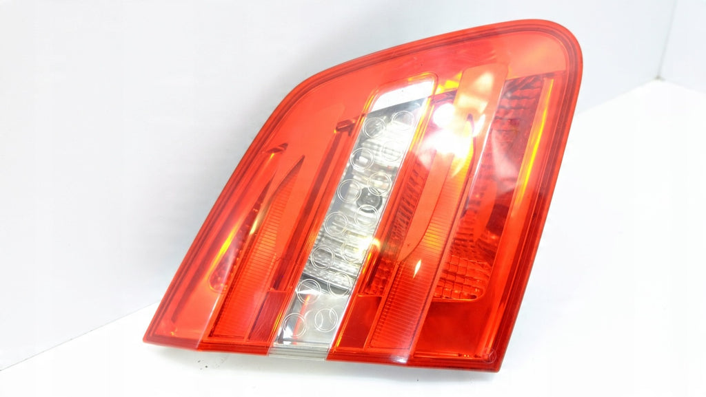 Rückleuchte Mercedes-Benz W246 A2469066300 Links Rearlight