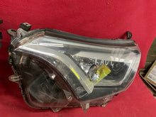 Laden Sie das Bild in den Galerie-Viewer, Frontscheinwerfer Toyota W3049K03 LED Ein Satz Scheinwerfer Headlight SCH5633545330nl