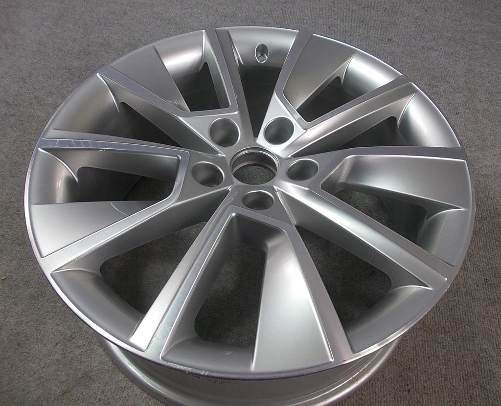1x Alufelge 18 Zoll 7.5" 5x112 43ET Glanz Silber 5E0601025 Skoda Octavia Iii
