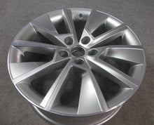 Load image into Gallery viewer, 1x Alufelge 18 Zoll 7.5&quot; 5x112 43ET Glanz Silber 5E0601025 Skoda Octavia Iii