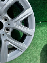 Laden Sie das Bild in den Galerie-Viewer, 1x Alufelge 17 Zoll 6.5" 5x120 39ET Glanz Silber 6856076 BMW X1 F48 Rim Wheel FEL4286732307po