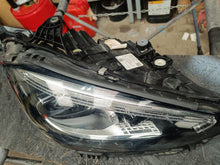 Laden Sie das Bild in den Galerie-Viewer, Frontscheinwerfer Mercedes-Benz W206 A2069064803 LED Rechts Headlight SCH5262183433ob
