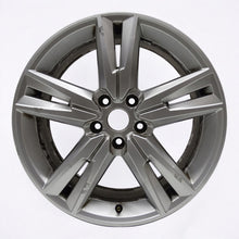 Laden Sie das Bild in den Galerie-Viewer, 1x Alufelge 18 Zoll 7.0&quot; 5x112 45ET Glanz Silber 575601025G Seat Ateca Rim Wheel