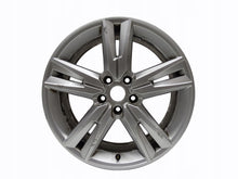 Laden Sie das Bild in den Galerie-Viewer, 1x Alufelge 18 Zoll 7.0&quot; 5x112 45ET Glanz Silber 575601025G Seat Ateca Rim Wheel