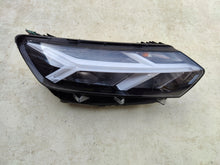 Laden Sie das Bild in den Galerie-Viewer, Frontscheinwerfer Dacia Sandero III Logan Jogger 260107978R LED Rechts Headlight