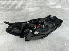 Load image into Gallery viewer, Frontscheinwerfer Toyota Yaris Links Scheinwerfer Headlight