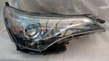 Laden Sie das Bild in den Galerie-Viewer, Frontscheinwerfer Toyota Avensis 12V23825 LED Ein Stück (Rechts oder Links) SCH8189163167lg