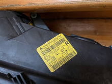 Laden Sie das Bild in den Galerie-Viewer, Frontscheinwerfer Skoda Yeti 5L1941016C17S Rechts Scheinwerfer Headlight