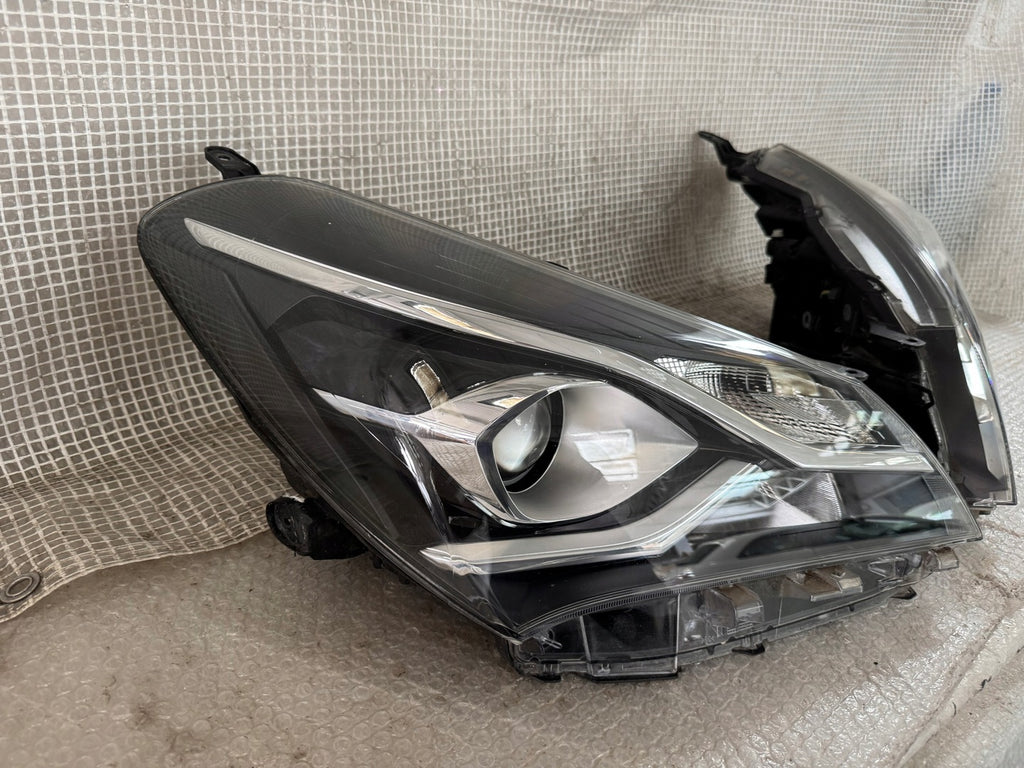 Frontscheinwerfer Toyota Yaris Ein Satz Scheinwerfer Headlight SCH8705822657as