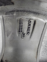 Laden Sie das Bild in den Galerie-Viewer, 1x Alufelge 15 Zoll 6.0&quot; 5x100 38ET Glanz Silber 6V0601025 Skoda Fabia Iii