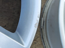 Load image into Gallery viewer, 1x Alufelge 17 Zoll 7.0" 5x110 35ET Glanz Silber 13385456 Opel Meriva B FEL9507392237ew