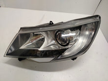 Laden Sie das Bild in den Galerie-Viewer, Frontscheinwerfer Skoda Superb II 3T1941015G Ein Stück (Rechts oder Links)