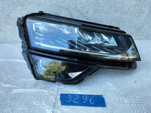 Laden Sie das Bild in den Galerie-Viewer, Frontscheinwerfer Skoda Karoq Full LED Rechts Scheinwerfer Headlight SCH6754258164mk