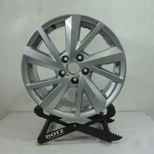 Laden Sie das Bild in den Galerie-Viewer, 1x Alufelge 17 Zoll 7.0&quot; 5x112 45ET 81A601025C Audi Q2 Rim Wheel