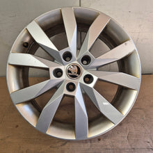 Laden Sie das Bild in den Galerie-Viewer, 1x Alufelge 17 Zoll 6.0" 5x112 48ET Glanz Silber 5E0601025N Skoda Octavia Iii FEL1902782136wy