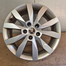 Laden Sie das Bild in den Galerie-Viewer, 1x Alufelge 17 Zoll 6.0" 5x112 48ET Glanz Silber 5E0601025N Skoda Octavia Iii FEL1902782136wy