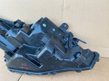 Laden Sie das Bild in den Galerie-Viewer, Frontscheinwerfer Toyota Aygo X 3329318 Links Scheinwerfer Headlight SCH8586436837bm
