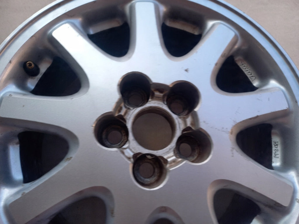 1x Alufelge 15 Zoll 6.0" 5x100 39ET Matt Silber 42611-2B010 Toyota Carina E