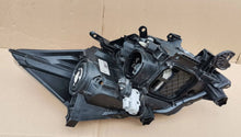 Laden Sie das Bild in den Galerie-Viewer, Frontscheinwerfer Toyota Auris 81070-02480 Xenon Links Scheinwerfer Headlight