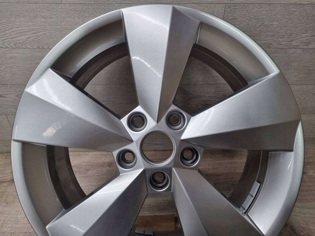 1x Alufelge 17 Zoll 6.5" 5x112 38ET 565601025J Skoda Kodiaq Rim Wheel