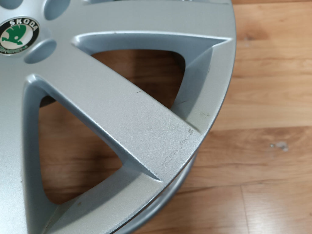 1x Alufelge 17 Zoll 7.0" 5x112 37ET 3U0601025D Skoda Rim Wheel