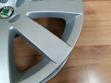 Laden Sie das Bild in den Galerie-Viewer, 1x Alufelge 17 Zoll 7.0&quot; 5x112 37ET 3U0601025D Skoda Rim Wheel