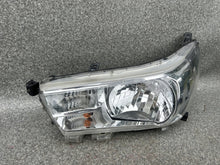 Laden Sie das Bild in den Galerie-Viewer, Frontscheinwerfer Toyota Hilux VIII Links Scheinwerfer Headlight SCH3387295682nq